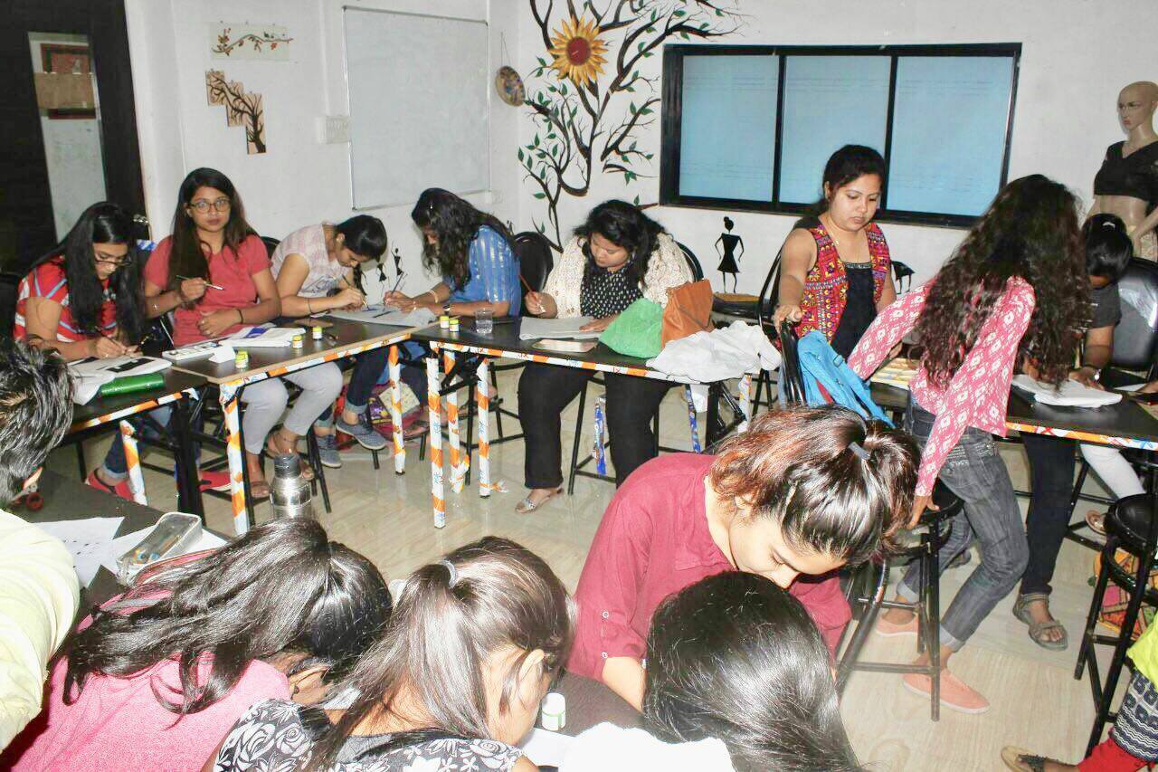 dress designing courses in mumbai Top Fashion Design Colleges In Mumbai 2025-26