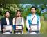 Students wining certificate