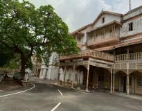 LE COLLEGE Campus Building