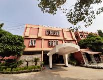 Sri Venkateswara College Entrance(2)