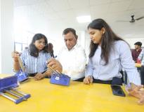 Vikram Sarabhai Institute Of Engineering & Technology Labs(5)