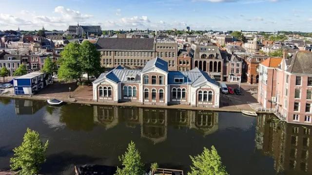 Webster University- Leiden
