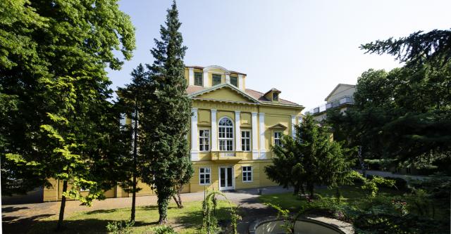 Lauder Business School