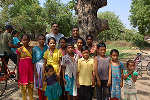 Garlanding India - One man, one car, 24 NGOs, 14000 km