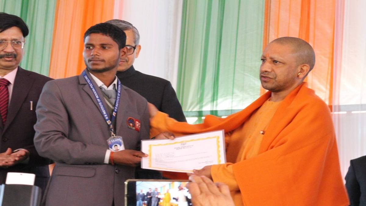 Tablet_Laptop_for UPSC_aspirantis_in_UP