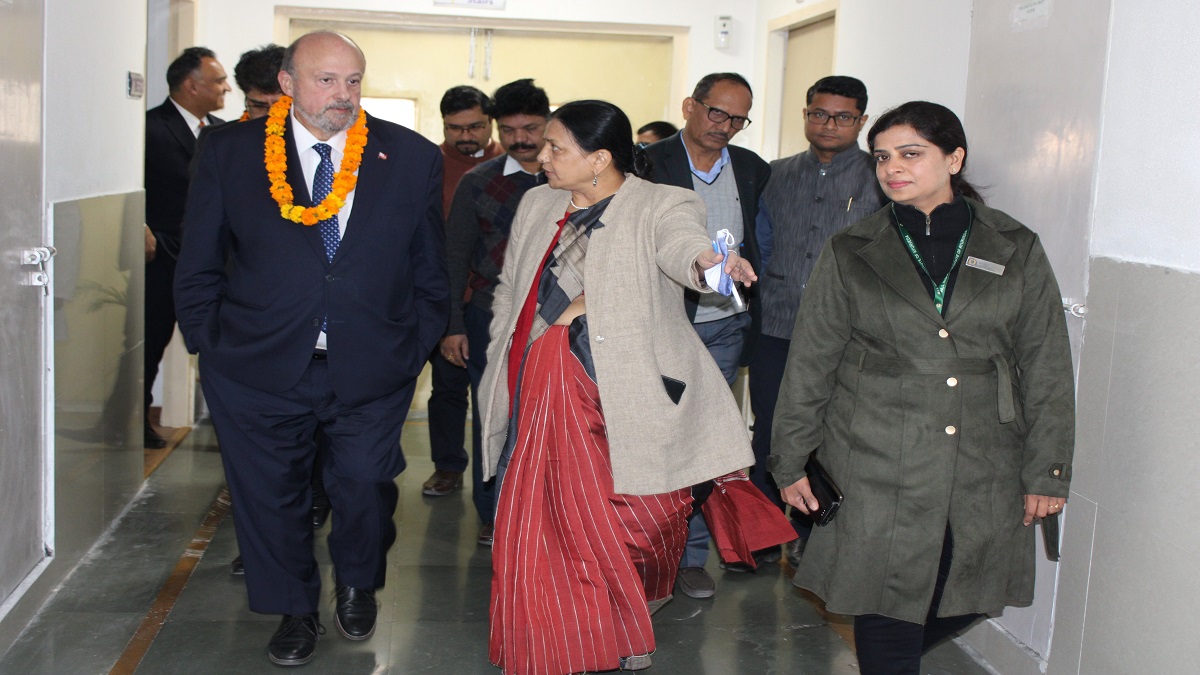 Canadian delegation visits All India Institute of Ayurveda