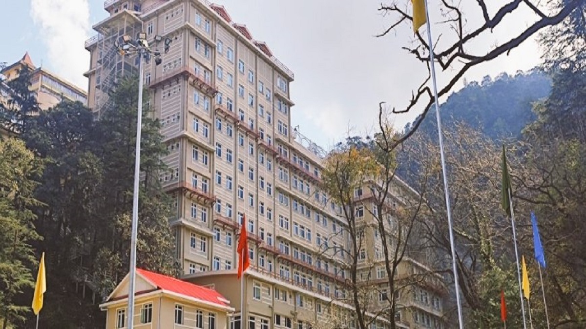 Himachal govt to soon introduce robotic surgery facility in medical colleges: CM