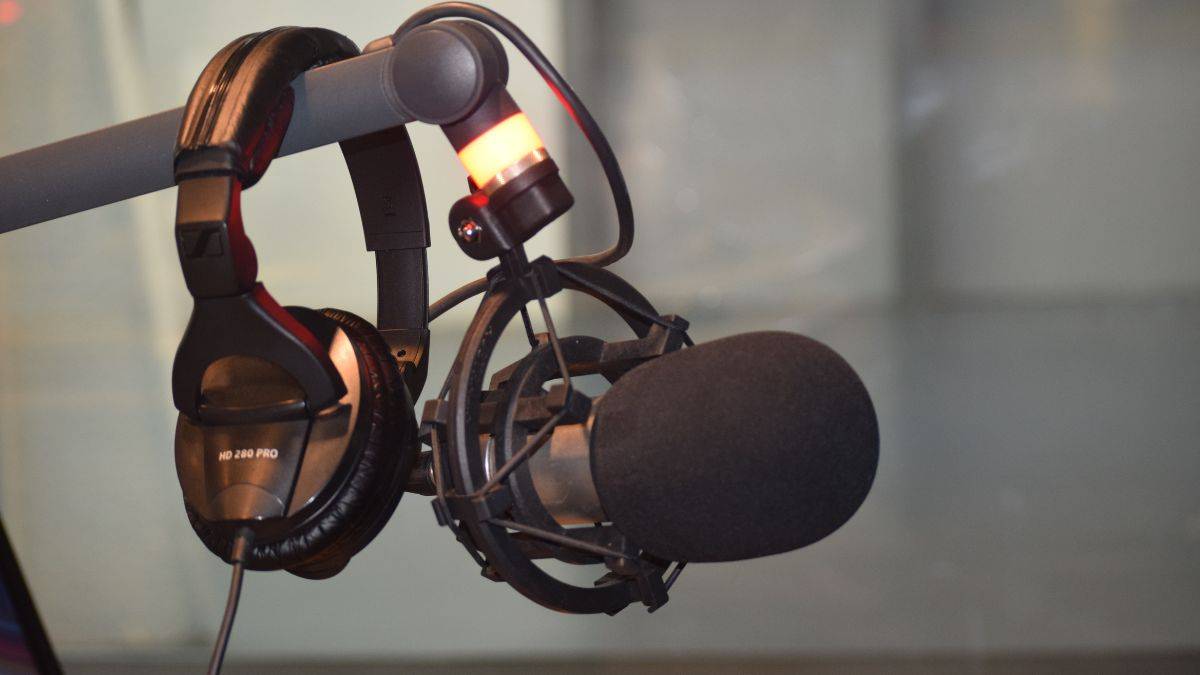 Difference between a Radio Jockey & a Podcaster